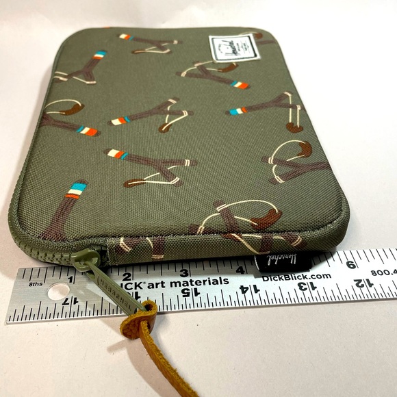 Herschel Anchor iPad mini tech pouch w/ sticks & stones slingshot pattern - Picture 10 of 10